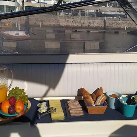Luxury Yacht In Lissabon