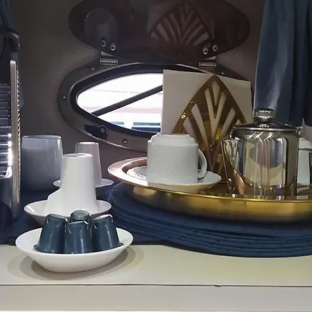 Luxury Yacht In Botel Lissabon