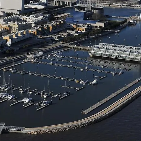 Luxury Yacht In Botel Lissabon